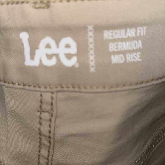 Lee regular fit mid rise Bermuda short size 22 - Picture 6 of 6
